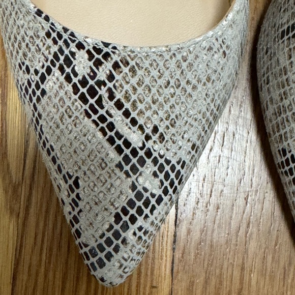 Size 9 Vince Camuto snakeskin 4” heels - Picture 13 of 13